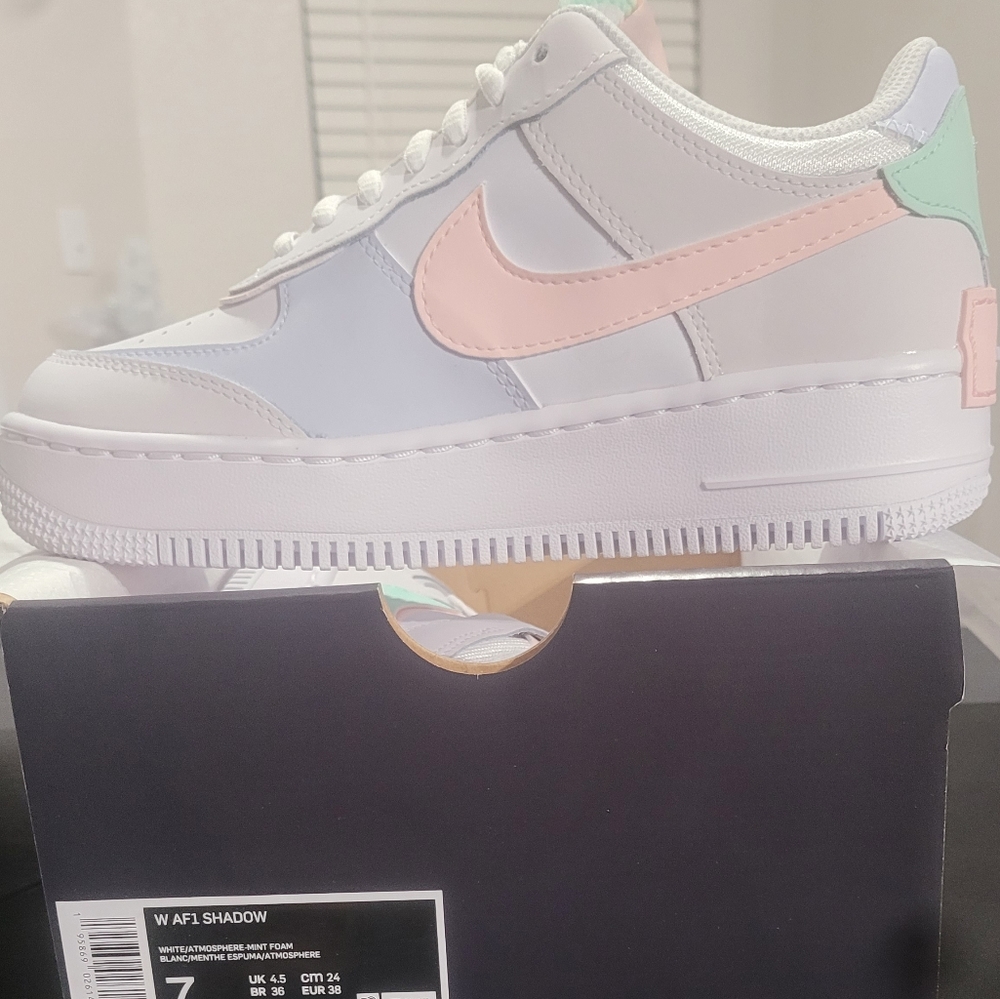 AIR FORCE ONES, WOMEN 7
